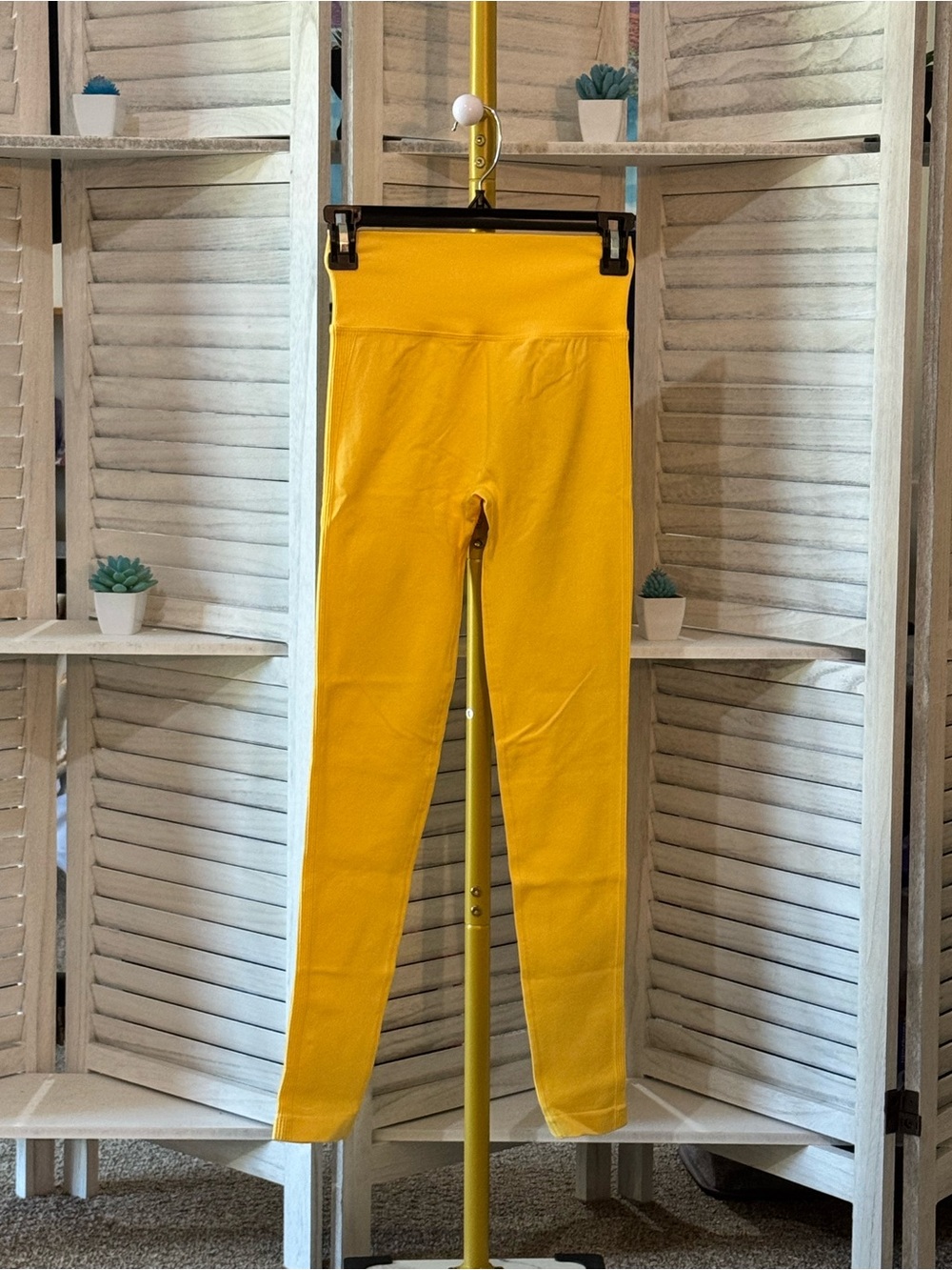 🔥HALARA Yellow High-Waist Butt Lifting Leggings- Small